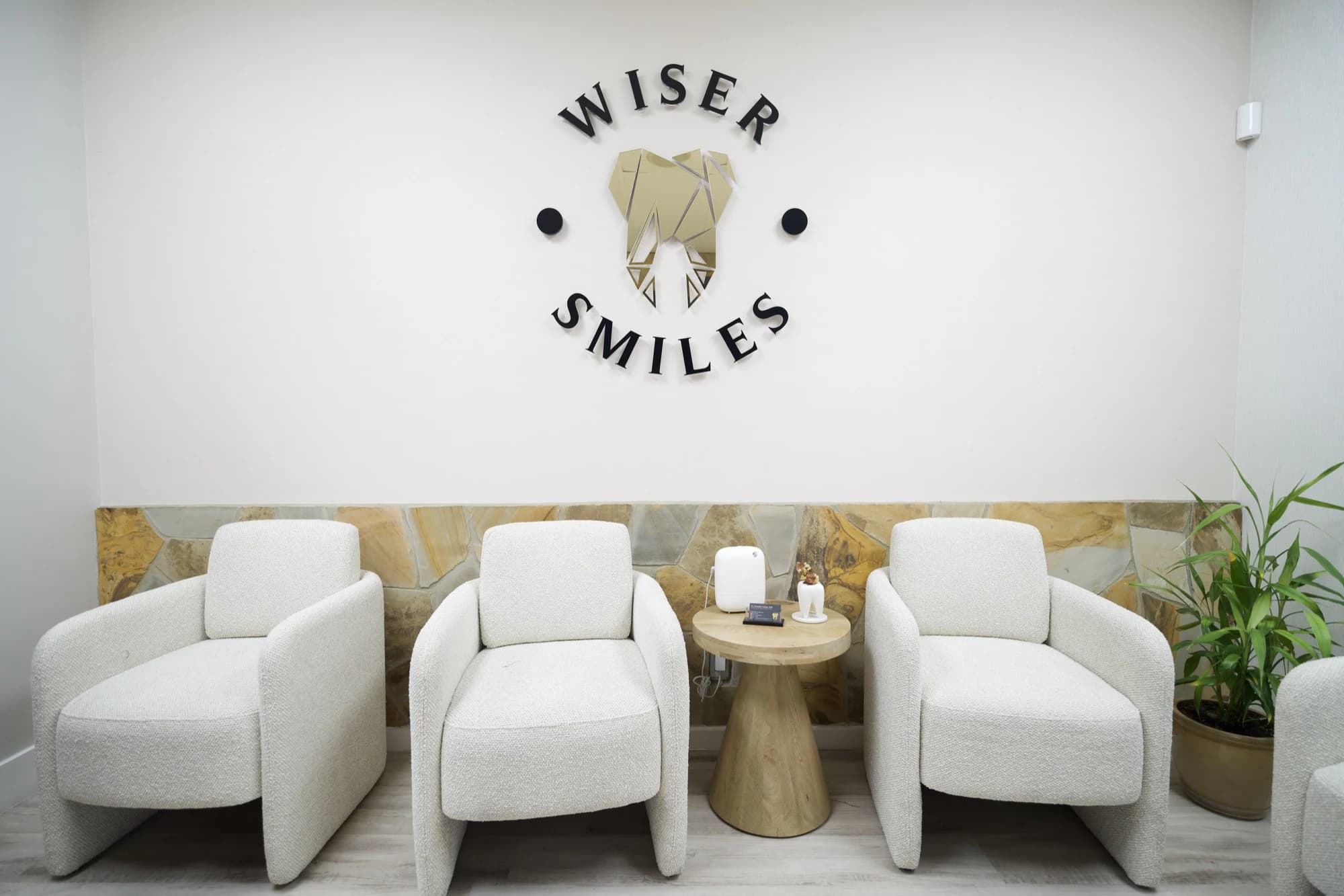 Wiser Smiles Oakland Park waiting room